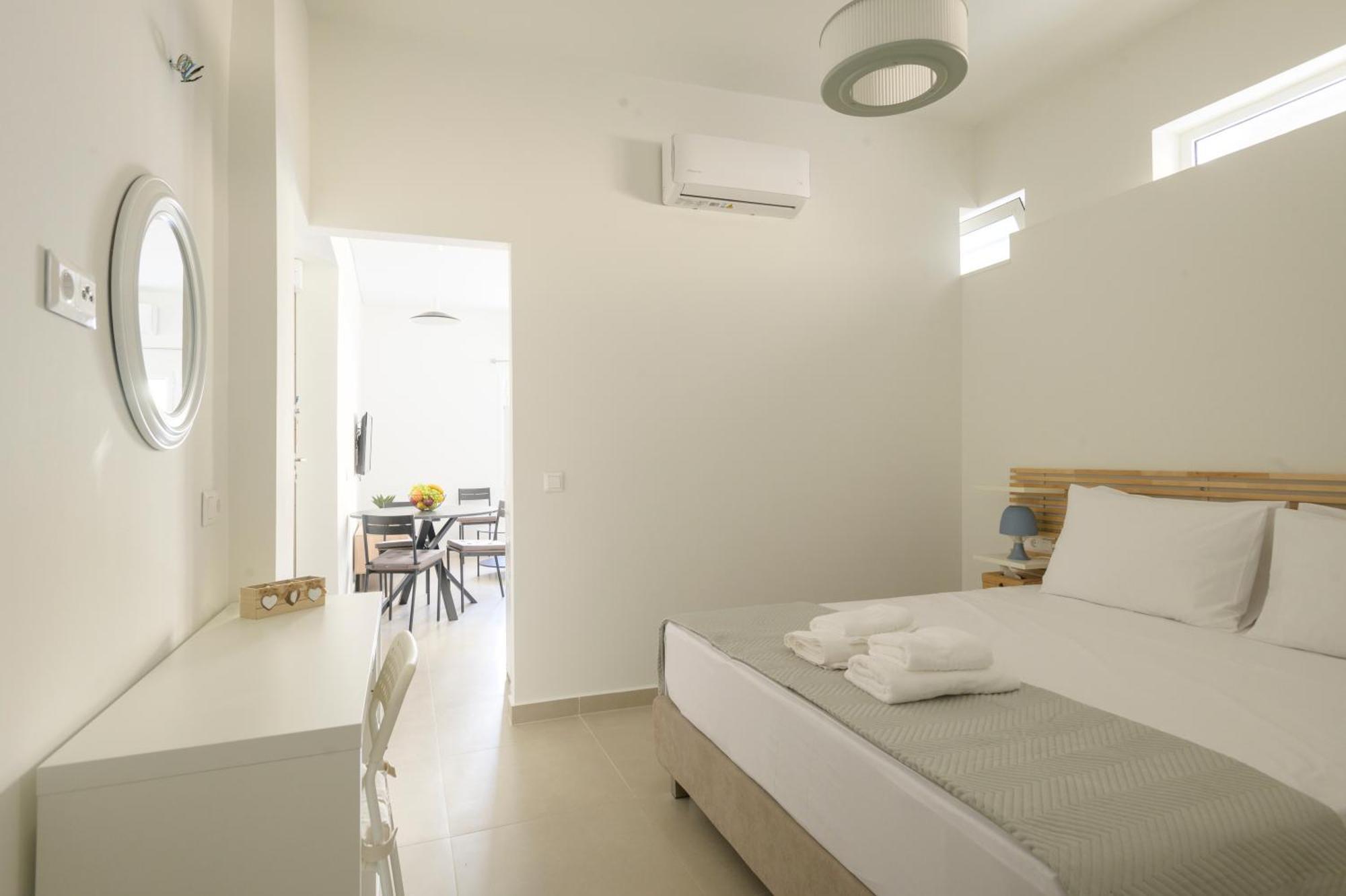 Pylos Apartments Bagian luar foto